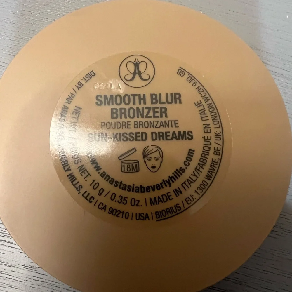 Anastasia Beverly Hills compact smooth blur bronzer sun kissed dreams. NEW